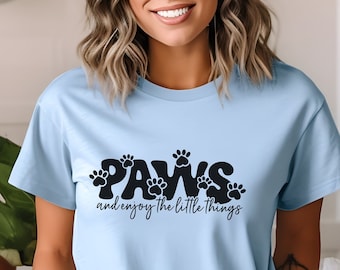 Patas y disfruta de las pequeñas cosas, camisa con estampado de patas, camisa para perros, regalo para ella, camisa de mamá perro, camisa amante de los perros, patas y disfruta de la camiseta, camiseta de mamá perro