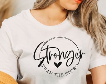 más fuerte que la camiseta de la tormenta, camisa para ella, regalo para ella, más fuerte que la camisa de la tormenta, más fuerte que la camisa, más fuerte que la camiseta