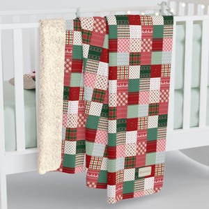 Weihnachtliche Patchwork Sherpa Fleece-Decke | Omaschick | Patchwork Quilt Inspiriert | Grün und Rot Farbe Decke werfen | Für Ihr Geschenk Bild 1
