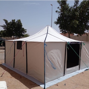 Portable Outdoor Tent – Waterproof, Insect-Resistant for Camping, Travel & Kids Play Durable, Insect-Resistant Outdoor Tent