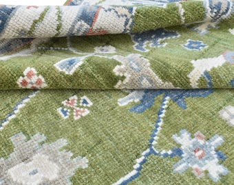 Handgeknüpfter Oushak-Teppich: Olivgrüne Wolle, türkisches Vintage-Design