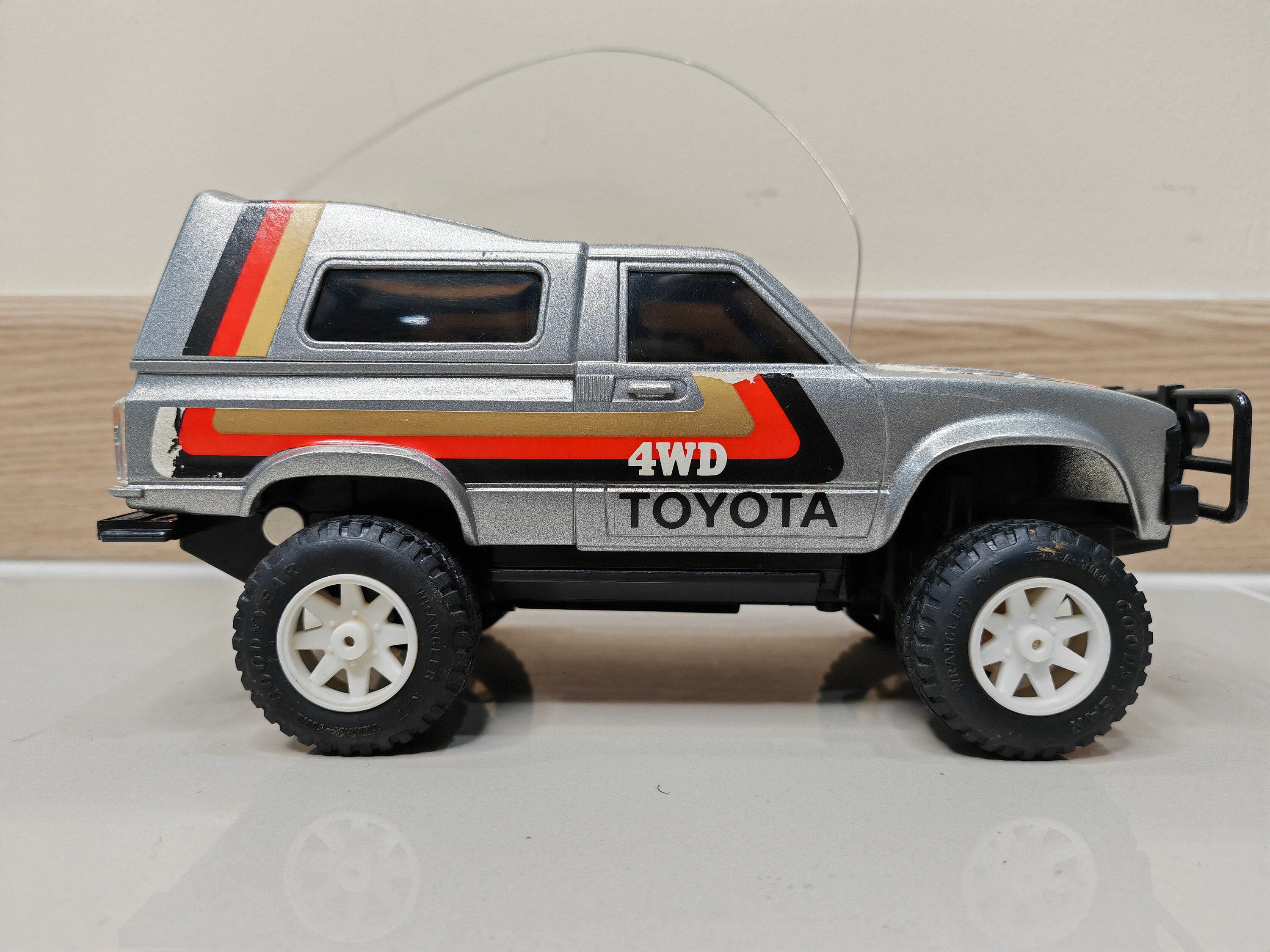 【ラジコン】NIKKO 1/10 トヨタハイラックス4WD NIKKO ニッコー 1/10 TOYOTA トヨタ ハイラックス 4WD ラジコン