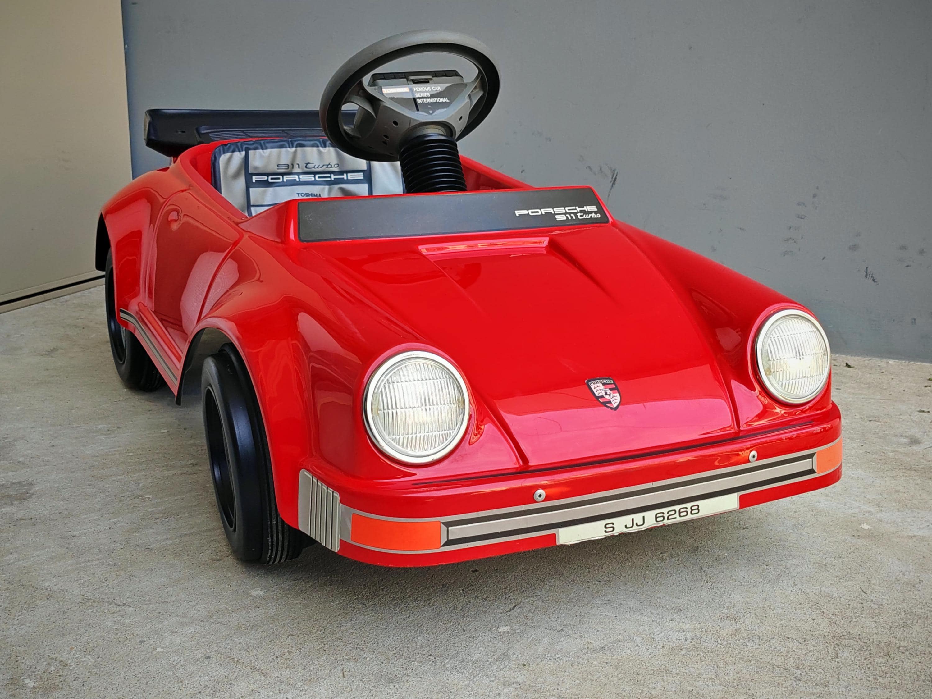 新品　1980年代　昭和レトロ　ポルシェ911ターボ　ペダルカー　トシマ製 トシマ製 ポルシェ911ターボ ペダルカー 足漕ぎ車 子供用乗り物