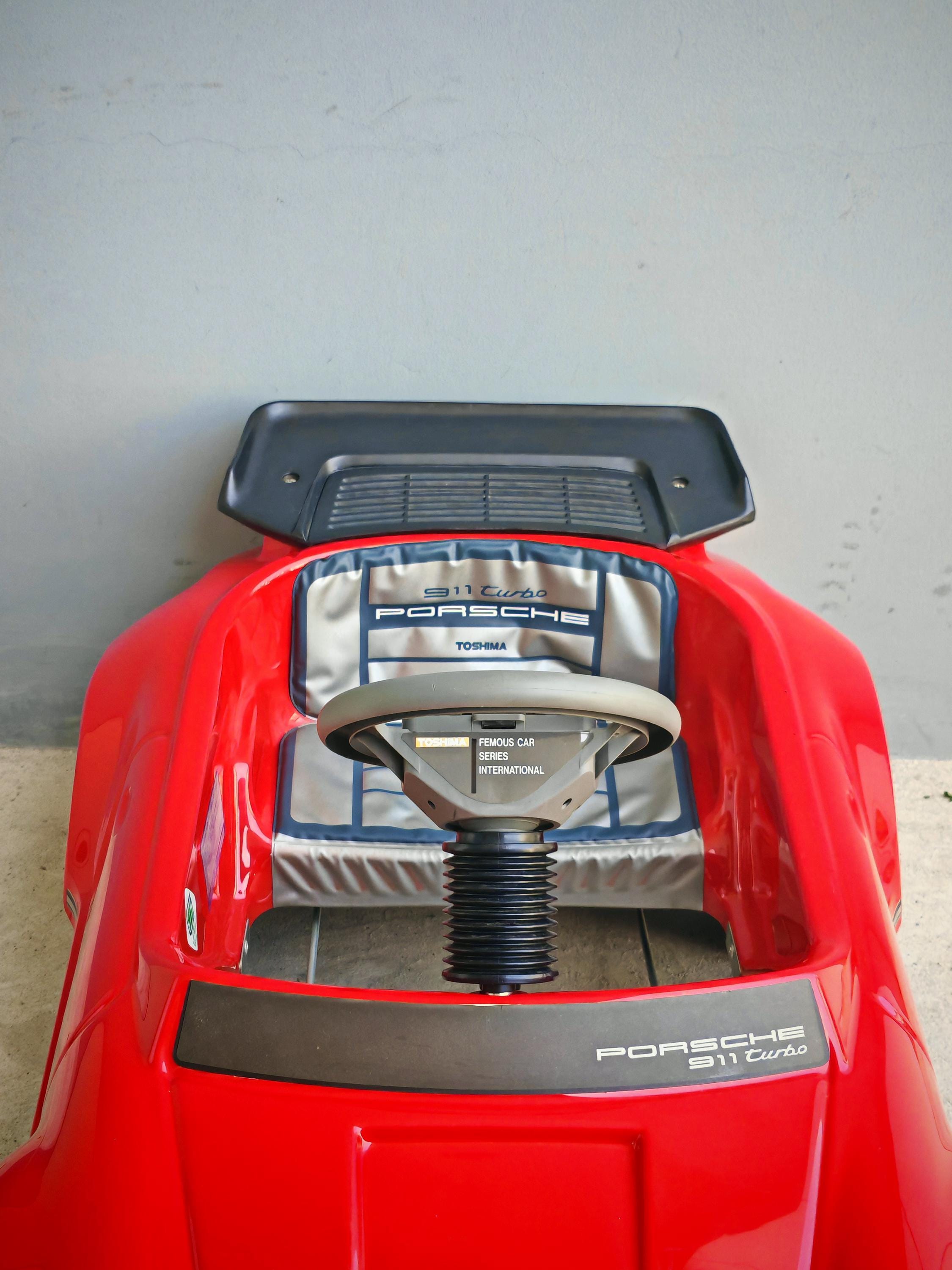 新品　1980年代　昭和レトロ　ポルシェ911ターボ　ペダルカー　トシマ製 トシマ製 ポルシェ911ターボ ペダルカー 足漕ぎ車 子供用乗り物