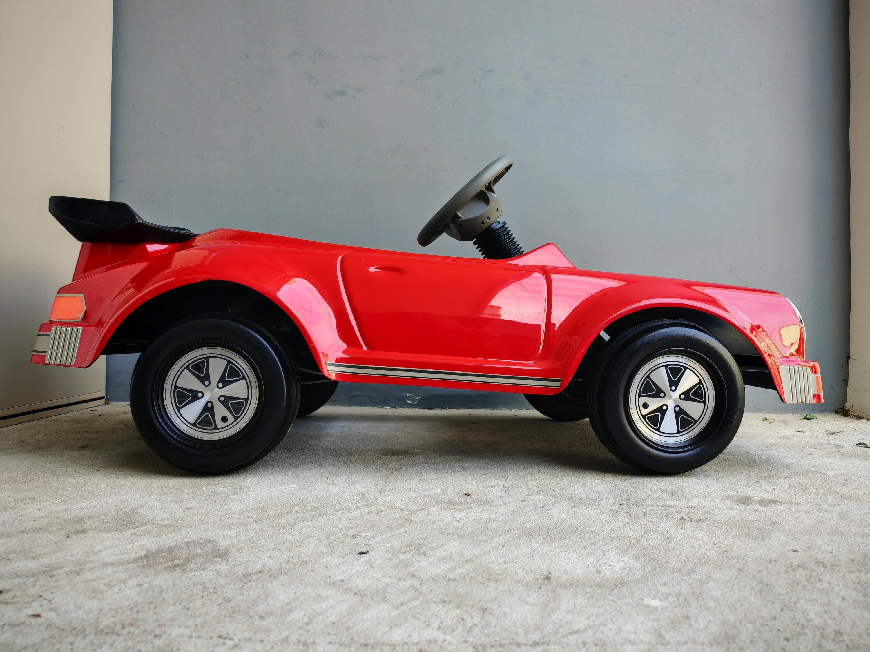 新品　1980年代　昭和レトロ　ポルシェ911ターボ　ペダルカー　トシマ製 トシマ製 ポルシェ911ターボ ペダルカー 足漕ぎ車 子供用乗り物