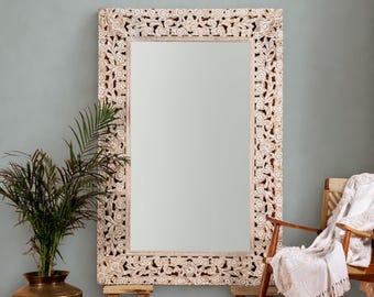 Specchio da parete in legno di mango intagliato a mano,