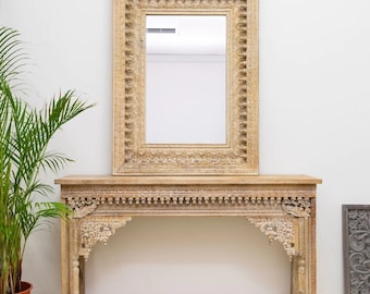 Handgesneden Indiase consoletafel: vintage houten halmeubilair
