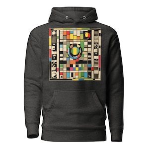 Könnte beinhalten: Ein dunkelgrauer Kapuzenpullover mit einem bunten Grafikdruck eines Testmusters. Das Muster enthält eine Vielzahl von Farben, Formen und Linien.