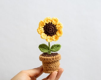 Mini flower | Crocheted sunflower plant green | Mother's Day gift | Crocheted sunflower plant with pot | Small decoration | Easter