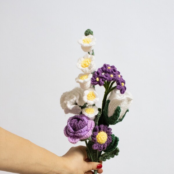 gehäkelter Blumenstrauß langlebig, immergrün | Geschenk Strauß bunt |  lila Strauß | Rosen, Tulpen, Maiglöckchen, Pfingstrosen