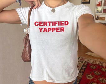 Certifierad Yapper Baby Tee - Rolig Y2K-tröja med grafisk design