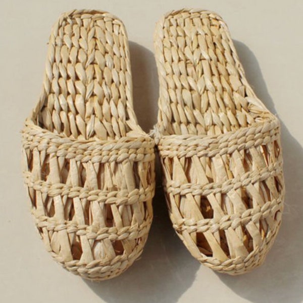 Pantoufles faites main en paille tissée à la main, sandales en rotin pour femmes, pantoufles d'été, pantoufles unisexes minimalistes naturelles, cadeau de pendaison de crémaillère