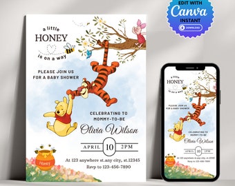 Può includere: Un invito a una festa di benvenuto per il bambino a tema Winnie the Pooh con uno sfondo acquerellato blu. L'invito presenta Winnie the Pooh e Tigger appesi a un ramo d'albero. Il testo recita "a little HONEY is on a way" e "Celebrating to Mommy-to-be Olivia Wilson". L'invito include anche la data e l'ora della festa, l'indirizzo e le informazioni di RSVP.