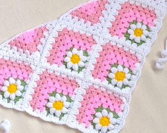 Crochet Daisy Granny Triangle Bandana Pattern | Floral Crochet  PDF | Vintage Flower Motif | Digital Download