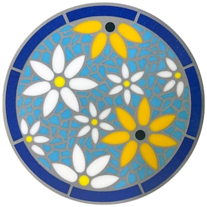 Daisy Garden SteppingStone | Mosaic Garden Art | Outdoor Mosaic Art | Yard Art | Stained Glass Garden Art