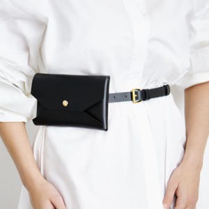 Sacoche pour téléphone portable en cuir véritable (PAS synthétique / PU / végétalien) avec ceinture / Noir avec finitions dorées