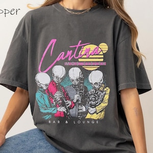 Vintage Cantina Mos Eisley Bar & Lounge Group Shot T-shirt, Retro Star Wars Shirt, Star Wars Fan Gift, Hollywood Studio, Galaxy&#39;s Edge Tee
