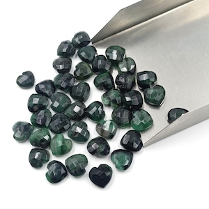 Brioletki AAA Emerald Heart: fasetowane, rzeźbione koraliki z kamieni szlachetnych o średnicy 10 mm