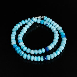Beau collier de perles d&#39;opale bleue, collier de perles rondelles lisses opale, bijoux en opale, collier d&#39;opale bleu ombré, cadeau d&#39;anniversaire pour elle