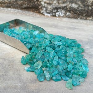 Apatita neón natural en bruto, piedra preciosa suelta de apatita neón AAA superfina, cristal de apatita en bruto, lotes de piedras en bruto para joyería.