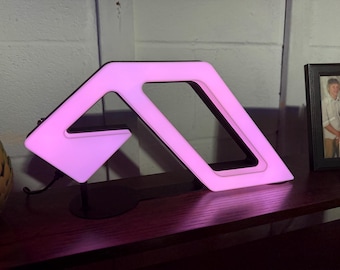 Eenvoudige standaard voor A&B-lamp.