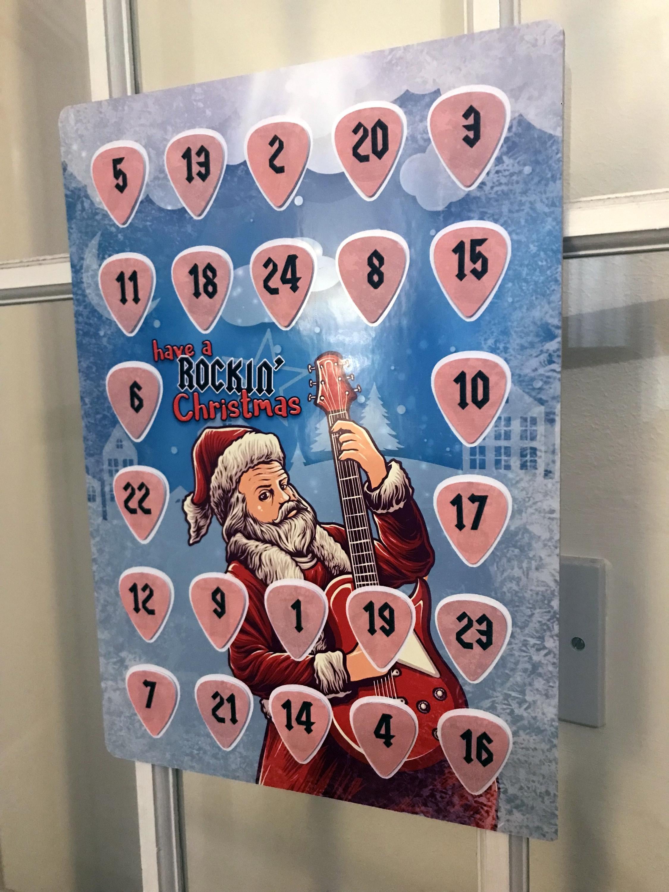 アイドルグッズ 2019 SEASON&#39;S GREETINGS &amp; WALL CALENDAR Amazon.com: Twice - Twice 2019 Season's Greetings The Roses