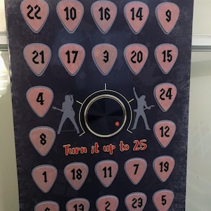 Turn It Up Guitar Pick Advent Calendar: 24 Classic Rock Band Plectrums