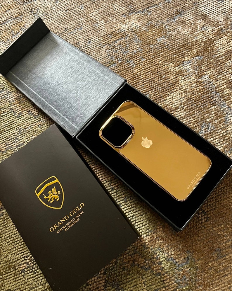 24K Gold iPhone 15 Pro & 15 Pro Max Cases / Customizable Gold iPhone