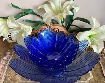 Seltene Sammlung von Bols en Forme de Fleur in Verre Blau Kobalt Vintage gegossen