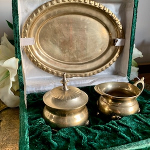 Ensemble crémier à sucre en laiton vintage avec plateau, bol couvert de sucre et crème de cruche en velours Boxe Boho Tea Party Boho Chic
