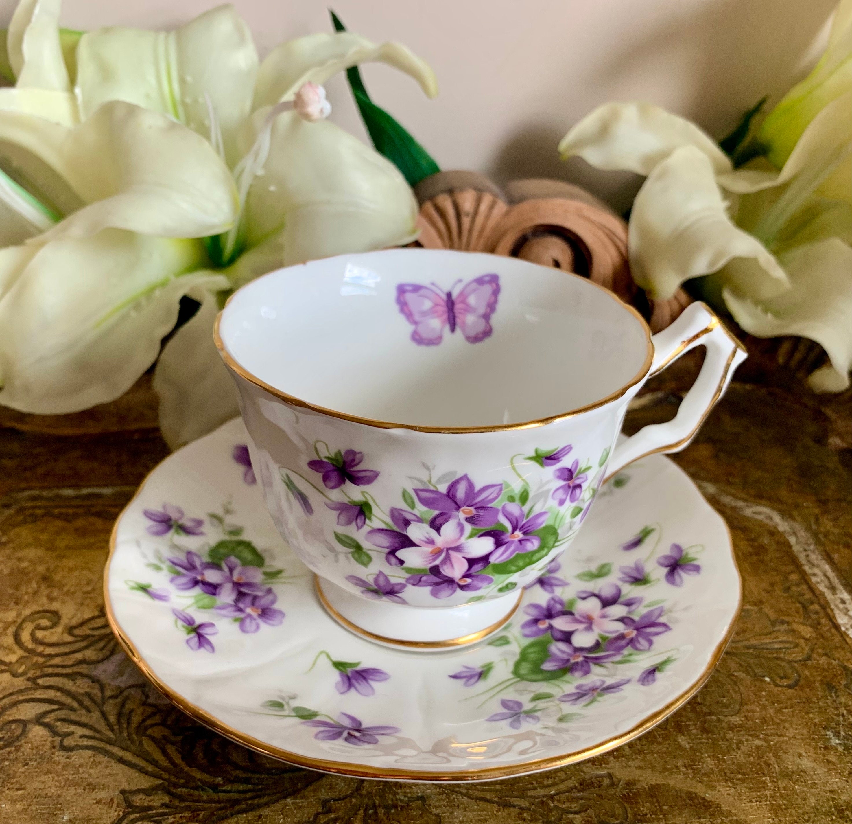 Aynsley Bone China England 'Violette' Tea Cup And Saucer Set