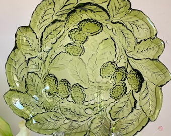 Vintage Indiana glass 3 sided, 3D Loganberry bowl green depression glass