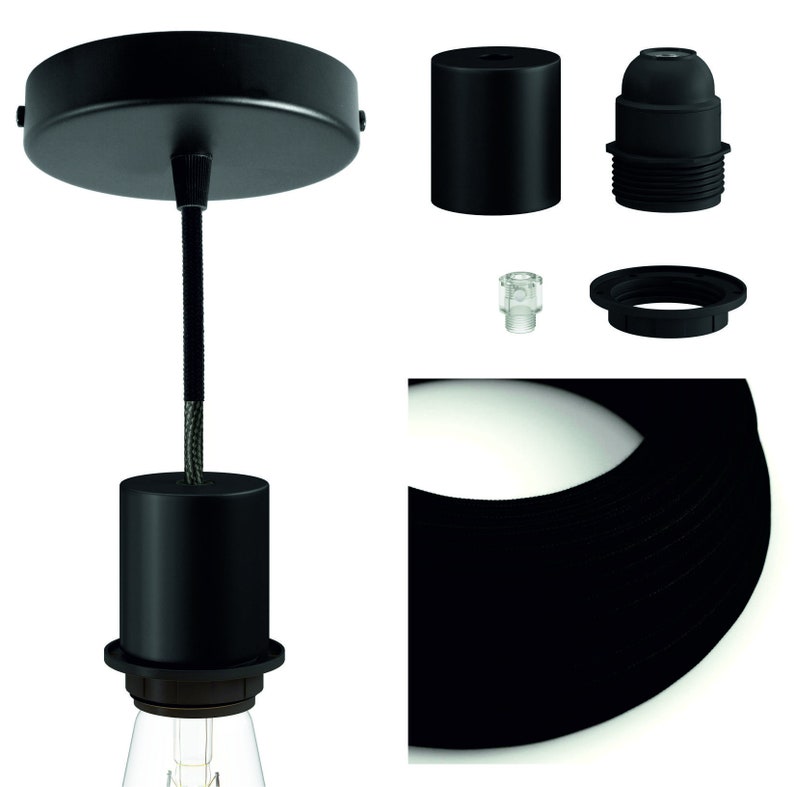 Pode incluir: Componentes pretos para lumin&aacute;ria pendente. Inclui um dossel de teto, uma carca&ccedil;a cil&iacute;ndrica, um soquete de l&acirc;mpada e outras pe&ccedil;as. A lumin&aacute;ria tem um acabamento preto e um cabo tran&ccedil;ado. Os componentes s&atilde;o exibidos em um fundo branco.