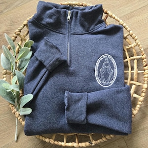 A vintage heather navy sweatshirt with white thread.