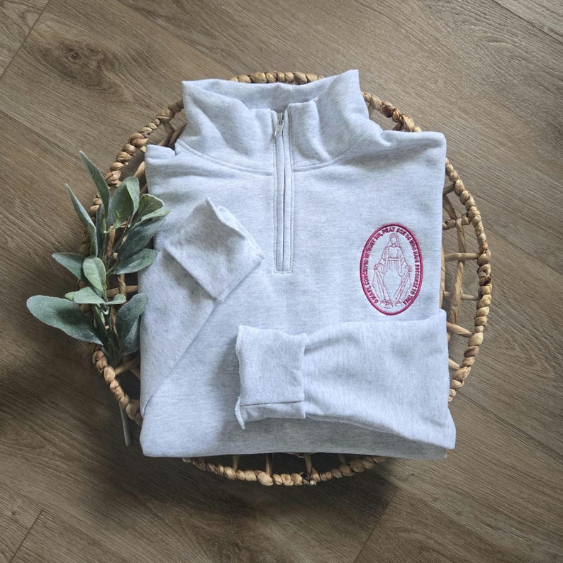 An ash sweatshirt with fushia thread.