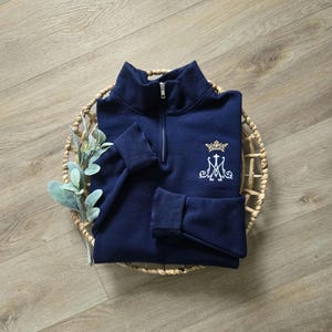 Catholic Sweatshirt, Catholic Gift, Marian Sweatshirt, Catholic Gift for Women, Auspice Maria, Catholic Embroidery, Virgin Mary Sweatshirt