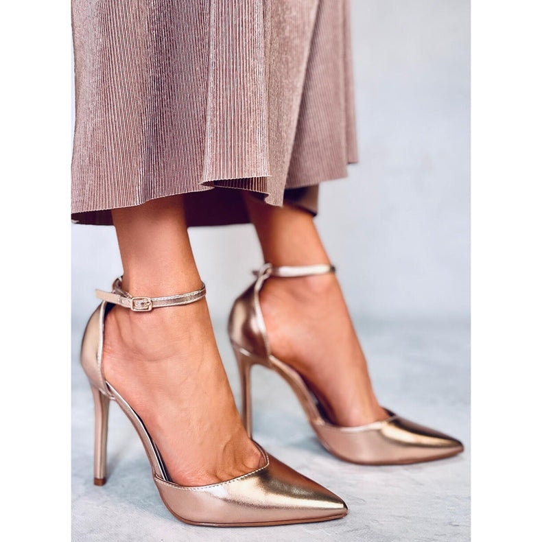 Pink dress with rose gold shoes deals