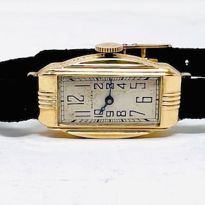 Waltham Vintage Solid 14k Gold Hand-Wound Womens Watch