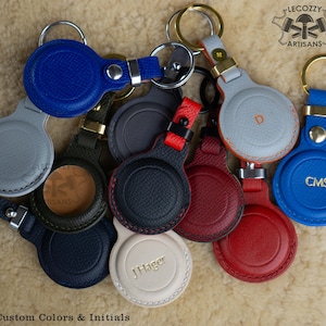 Funda de cuero personalizada para Airtag, soporte para Airtag, llavero con inicial de color, bolsillo para Airtag, funda de cuero para bolso, billetera, llavero y AirTag.