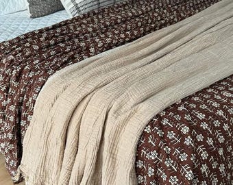 Braun Floral Kantha Quilt | Handgemachte Block Print Baumwolldecke | Rustikale Wendedecke | Indische Boho Bauernhaus Bettwäsche Decke