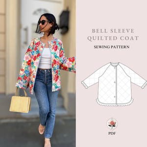 Op de afbeelding: Een bloemen gewatteerde jas met klokmouwen. De jas heeft een levendig patroon van rode, roze en gele bloemen op een lichte achtergrond. De afbeelding bevat ook een naaipatroon diagram en de tekst "BELL SLEEVE QUILTED COAT SEWING PATTERN".