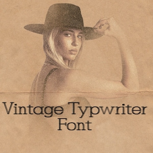 Op de afbeelding: Een vrouw met een zwarte hoed en een bruin topje, met de tekst "Vintage Typewriter Font" eronder.