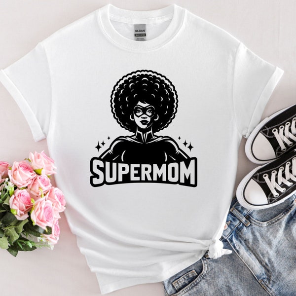 T-Shirt mit kräftiger Grafik von Supermom in Schwarz. Positiver, kraftvoller Abschlag. Tolles Geschenk zum Muttertag, zum Geburtstag und um ihre Kraft zu feiern.