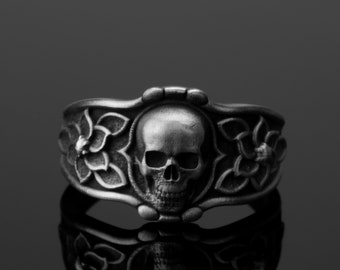 Skull Ring, Rose Detail, Sterling Silver, Gothic Jewelry, Macabre Style, Romantic Skull, Flower Accent, Unisex Accessory, Dark Elegance