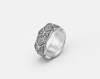Inlaid Ring, Geometrical Ring, Engraved Band Ring, Sterling Inlaid Band, Silver Geometric Ring, Geometric Band Ring, Modern Engraved Ring