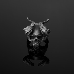 Demon Skull Ring, Gothic Style, Biker Jewelry, Unique Design, Edgy Accessory, Handcrafted Piece, Dark Aesthetic, Heavy Metal