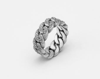 Chain Design Ring, Engraved Band, Unisex Style, Modern Jewelry, Unique Texture, Bold Accessory, Everyday Wear, Timeless Piece