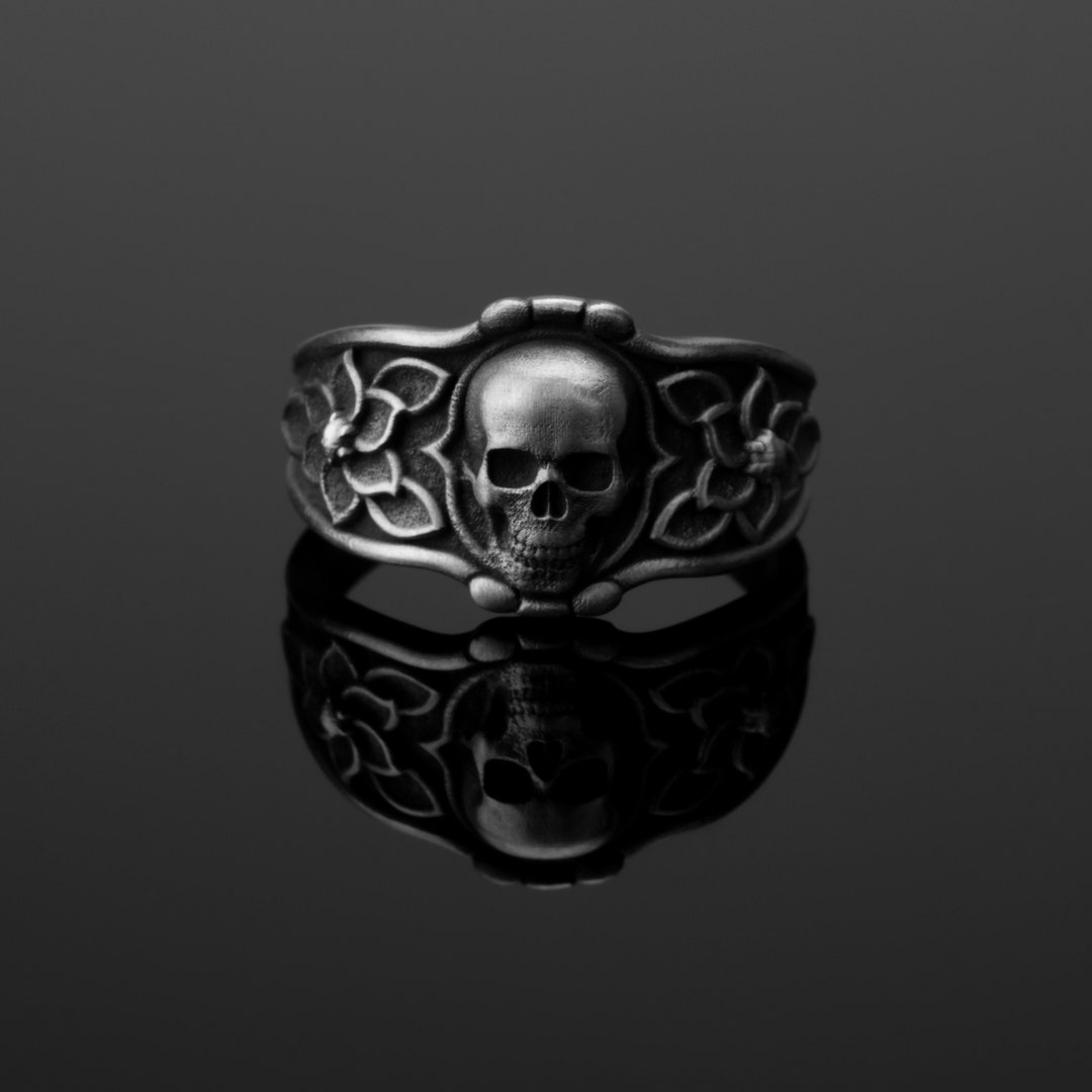 Pack of 6 Rose From The Dead Gothic Skull Keyrings 4.6cm