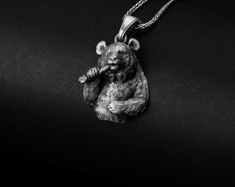 Colar com pingente de panda em prata de lei e berloque de bambu