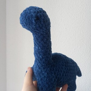 Dinosaure peluche en crochet Bleu